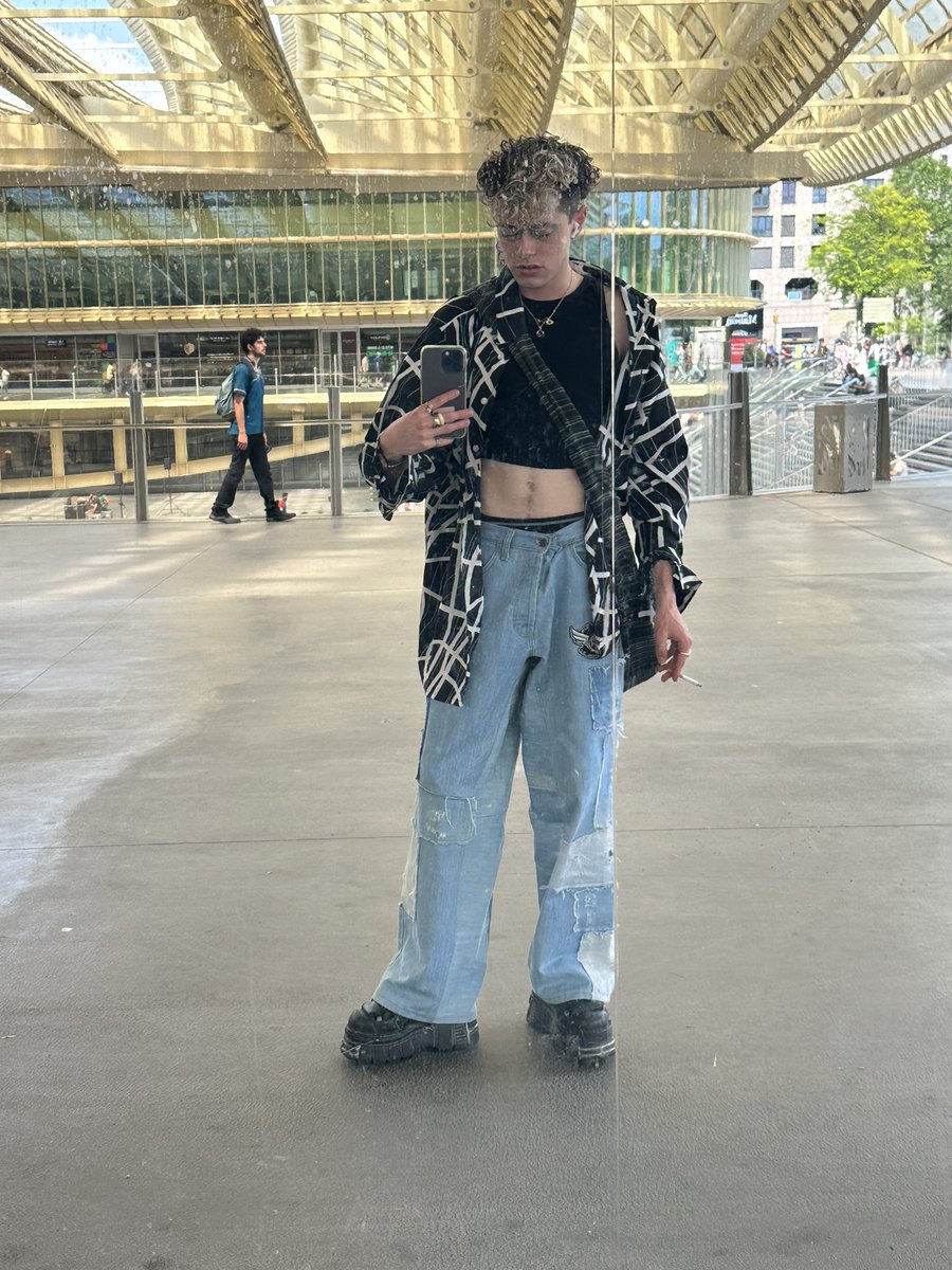 3ryeau's tweet photo. chatelette #LgbtqiaGoodMood https://t.co/JqHtybtkUd