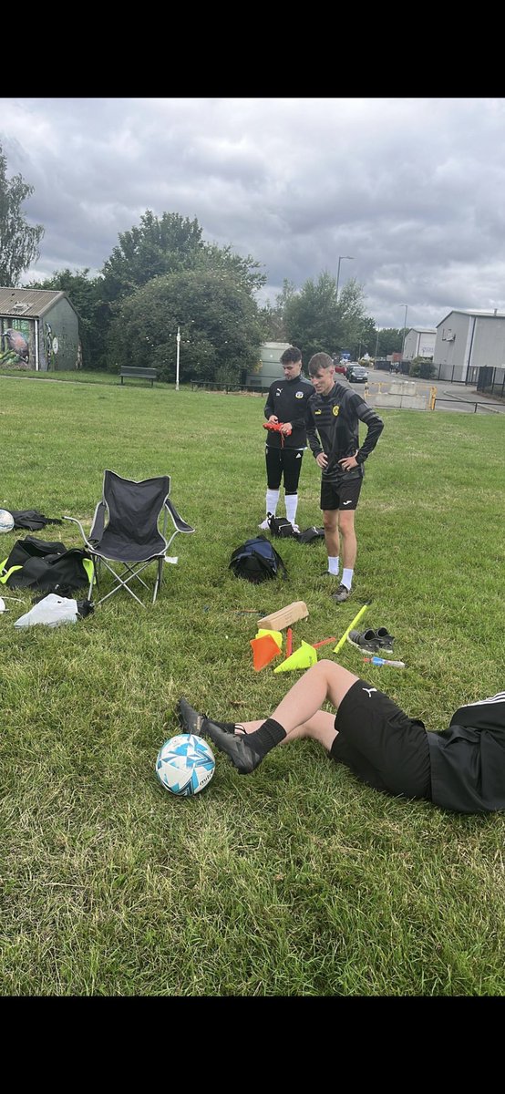 StFrancisDovesFC tweet media