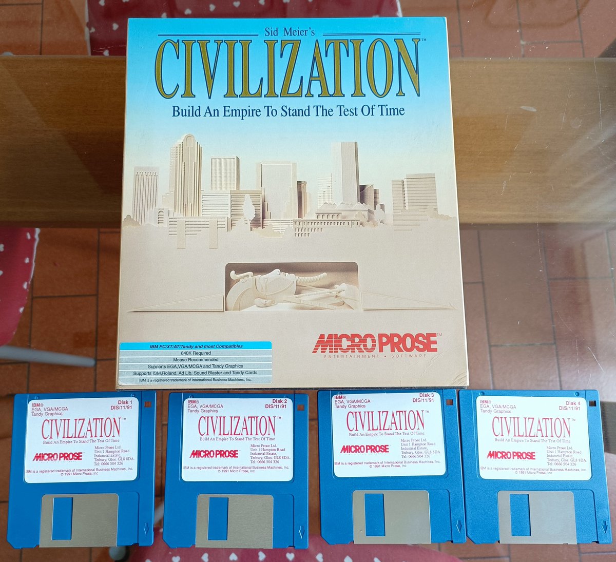 giuseppetamba's tweet photo. I found something old in my parents' house, in a drawer I didn't open since a loooong time ago. Somebody out there remebers what is it? 😎😎🤪 https://t.co/UHMjOqmT2a