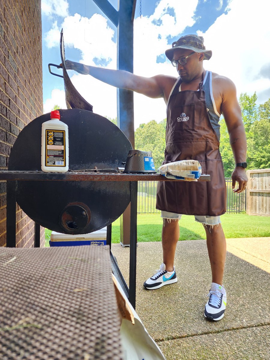 eddiewarren30's tweet photo. Grilling it is. #Sundaycooking #LetsGo #cookingholiday https://t.co/2HwG9DUHcS