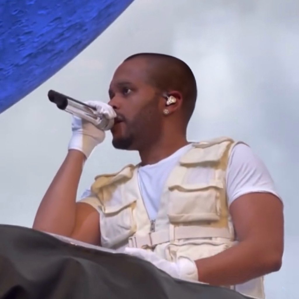 ABEL WENT ON STAGE WITHOUT DURAG IN GERMANY?&amp;?$@2&amp;
HELLO??2?$17
#TheWeeknd