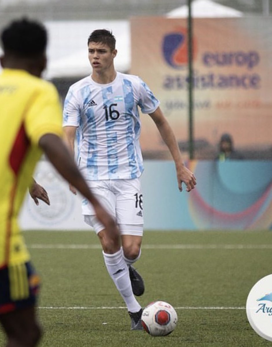 Que carajo tienen en la cabeza para salir a matar a un chico que jugó su tercer partido en primera? Un chico del club y un proyecto a futuro. Parecen hinchas del CAB cuando puteaban al cuti. Se fumaron cada paquete que vino de afuera y matan a un chico. Que locura