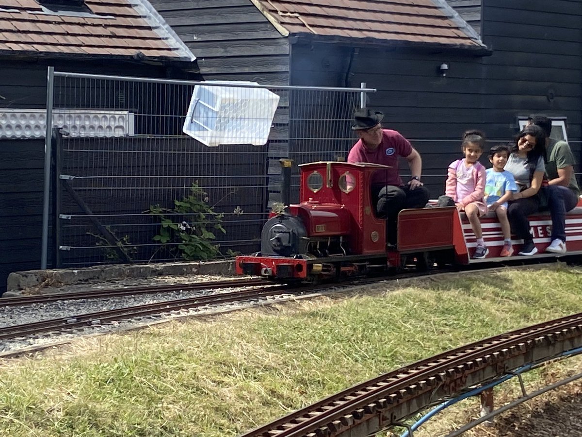 MadCowSurvivor's tweet image. It’s been another train kind of day & other types of models at the #Guildford #ModelEngineering Society open day.
