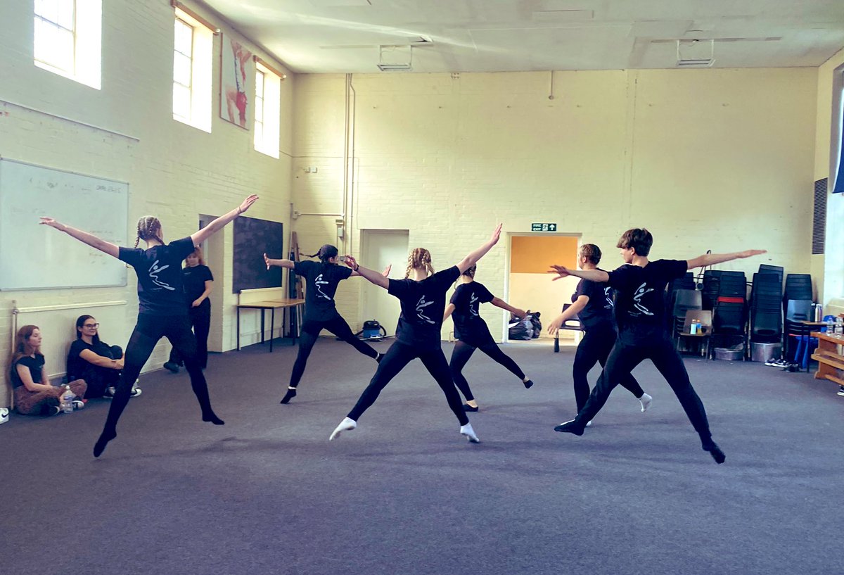 Amazing workshops today for the @AmyFoskettDance Youth Platform @MerlinTheatre in Frome. Looking forward to some beautiful performances this evening! @MatraversSchool