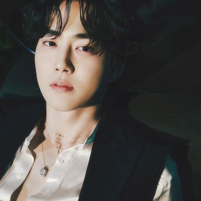 avinexol's tweet photo. شما آقایون اغواگر هستید ؟ آخه خیلی سکسی ـید 💦👀
D-7 TO EXIST
EVERYTHING FOR EXO
#EXO_TeaserImage5
#EXO_EXIST
@weareoneEXO @layzhang @B_hundred_Hyun https://t.co/fV7VH8tHI6