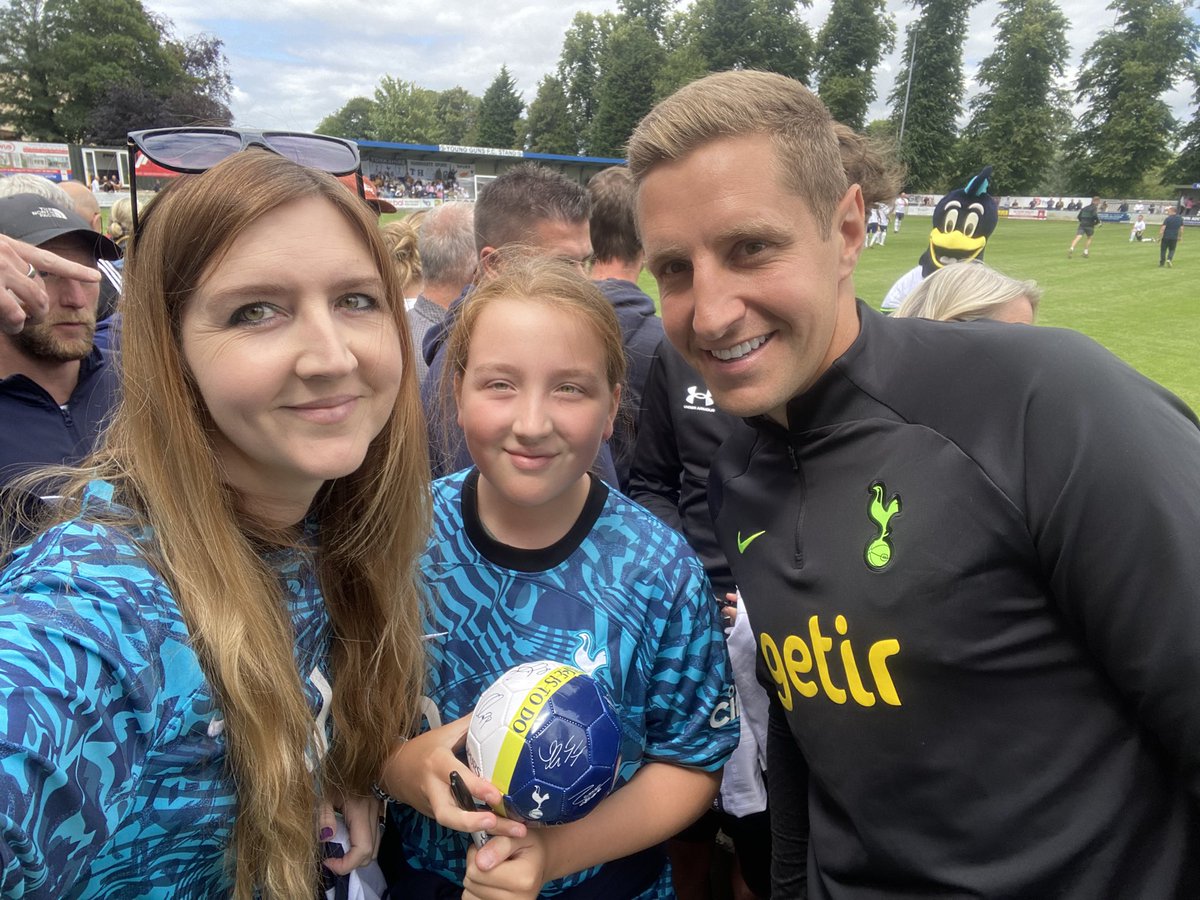 JospurJo30's tweet photo. What a cracking afternoon raising 10k for prostate cancer @TadcasterAlbion
Spurs legends 10 - 0 Yorkshire Spurs #theresonlyonemichaeldawson #fangirl #footyfix https://t.co/ravAjffzcv