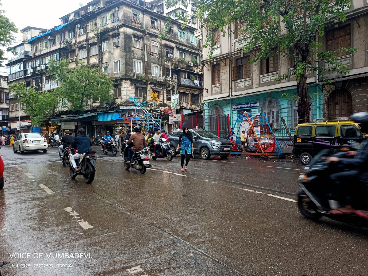 v_mumbadevi's tweet photo. No one is allowed to use public property
Still @mybmcWardB became blind to take necessary actions
#SVPROAD OPP BALASAHEB DISPENSARY
#shameon @mybmc
@CMOMaharashtra @Dev_Fadnavis
@AUThackeray @iYashwantJadhav @RajThackeray @BJP4MumbaiCity
@MTPHereToHelp @CPMumbaiPolice https://t.co/6gdY8SqsHs