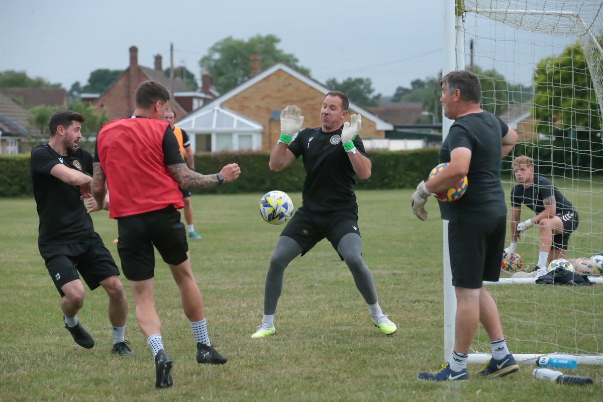<a href="/HungerfordTown/">Hungerford Town FC</a> PRE-SEASON SESSION 2 

jeffyoudphotography.co.uk/FOOTBALL/HUNGE…

<a href="/James_Walker1_/">James Walker</a> <a href="/ryan_clarke01/">Ryan Clarke</a> <a href="/curtisangell/">Curtisangell</a> <a href="/DanRobbo1986/">Danny Robinson</a> <a href="/Rhys_Tyler/">Rhys Tyler</a> <a href="/NonLeagueCrowd/">Non League Crowds</a> <a href="/martypl76/">Martyn Leach</a> <a href="/Lukeo45/">Luke O'Neill</a> <a href="/studavis84/">Stu Davis</a> <a href="/bradhooperr6/">Brad Hooper</a> <a href="/conormcdonagh/">Conor McDonagh</a> <a href="/67_balti/">More Chicken Balti</a> <a href="/Louiepaget/">Louie Paget</a> <a href="/CiaranMorri/">Ciaran Morrison</a> <a href="/JoeShep4/">Joe Shepherd</a> <a href="/berryhargreaves/">Matt</a>