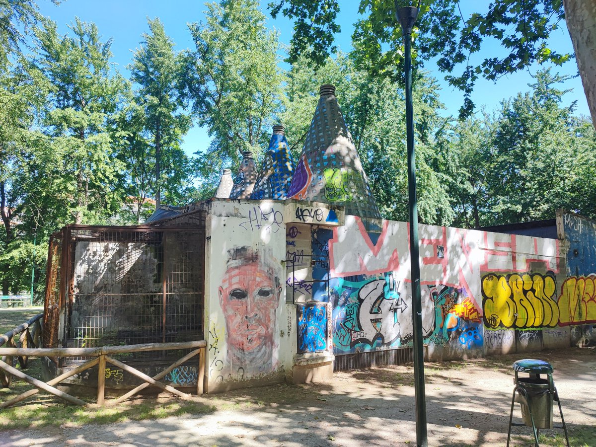 元動物園 https://t.co/FMRtogiJOu