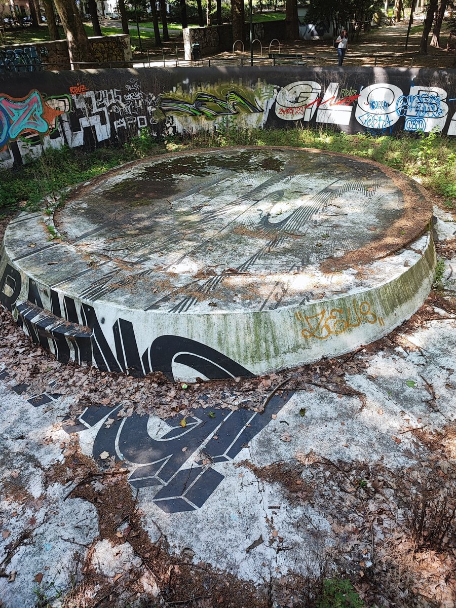 元動物園 https://t.co/FMRtogiJOu