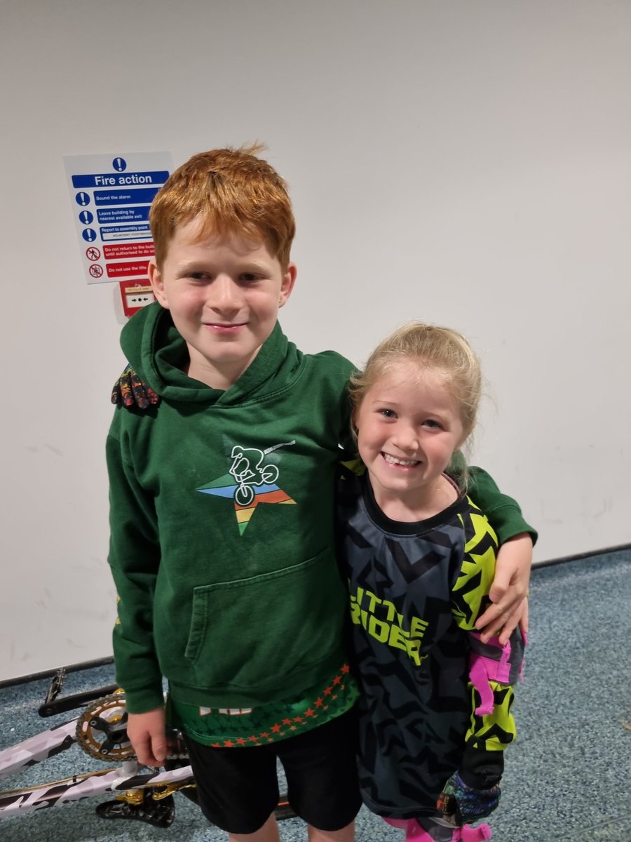 AmyBellx91's tweet photo. After months of wanting to try, today Evie overcame her nerves and smashed her first bmx coaching session! She is so proud of herself, and Zac is one very proud big brother 🥰 @Year1Discovery @Discovery_Hyde #discovering #improving #inspiring https://t.co/INS9FzAfFC