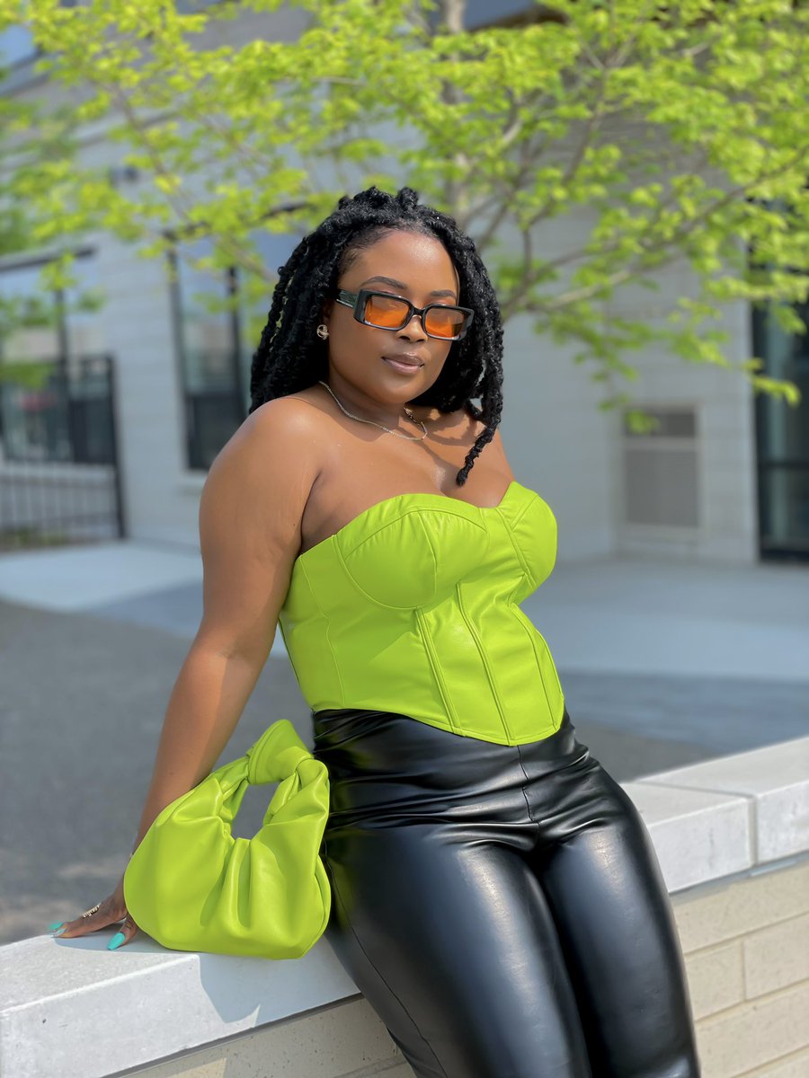 TekevweO's tweet photo. Wardrobe got anger issues the way it be throwing fits! 

#classofplt #sundayvibes #bestdressed #OOTD #NASCARChicago https://t.co/ARzcMdttL1
