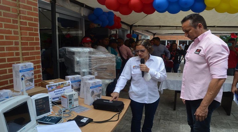 VTVcanal8's tweet photo. Entregan equipos médicos para centros de salud en Guárico 

#ComunaONada

https://t.co/v7HuEMabmi https://t.co/rqAfQ3fKiD