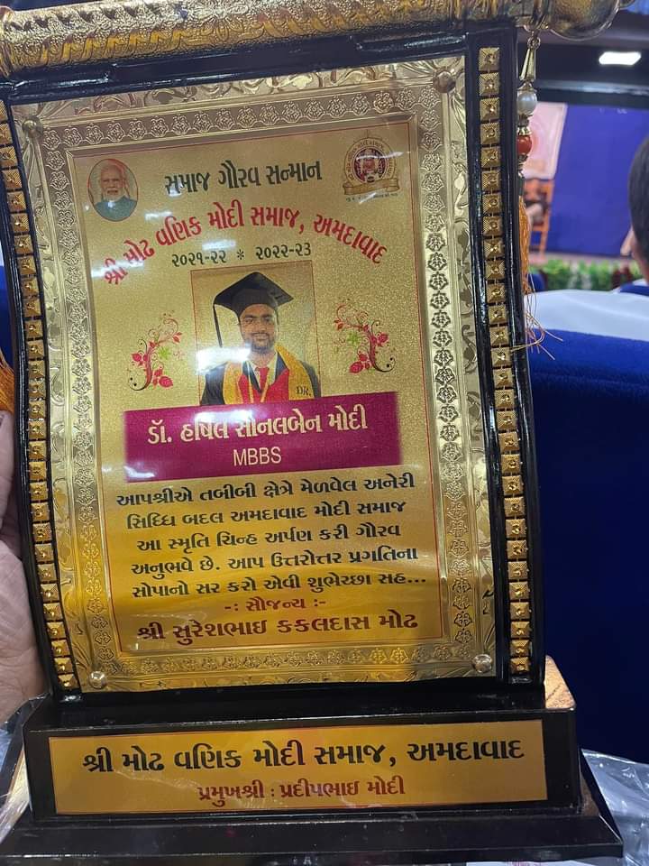 Amit03pandey's tweet photo. आदरणीय दीदी #SonalModi जी के दोनों सुपुत्रों को चिकित्सक बनने की अनंत शुभकामनाएं।
ईश्वर आप दोनों को सफलता का शिखर प्रदान करें।
#happymoments 🎊 https://t.co/aw83fLDTVK
