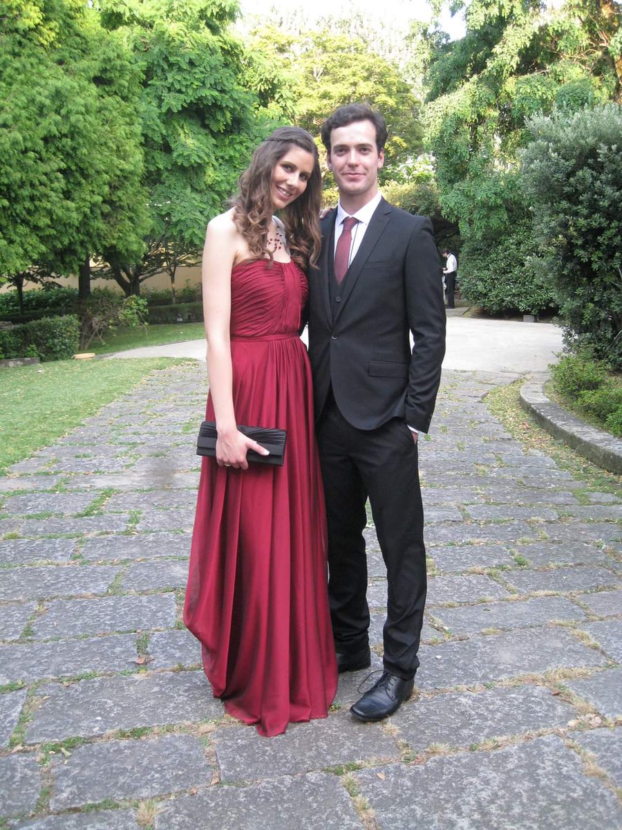 RaquelMenezes91's tweet photo. Has it really been 10 years since uni prom? ❤ https://t.co/wK13t2rke2