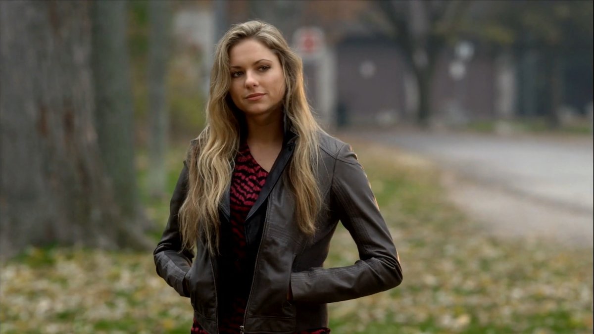 alexrain013's tweet photo. It's a surprise that Disney managed to create one of the coolest teenage vampires ever 👀
#MyBabysittersaVampire #ericajones https://t.co/kZSLwl30Hz
