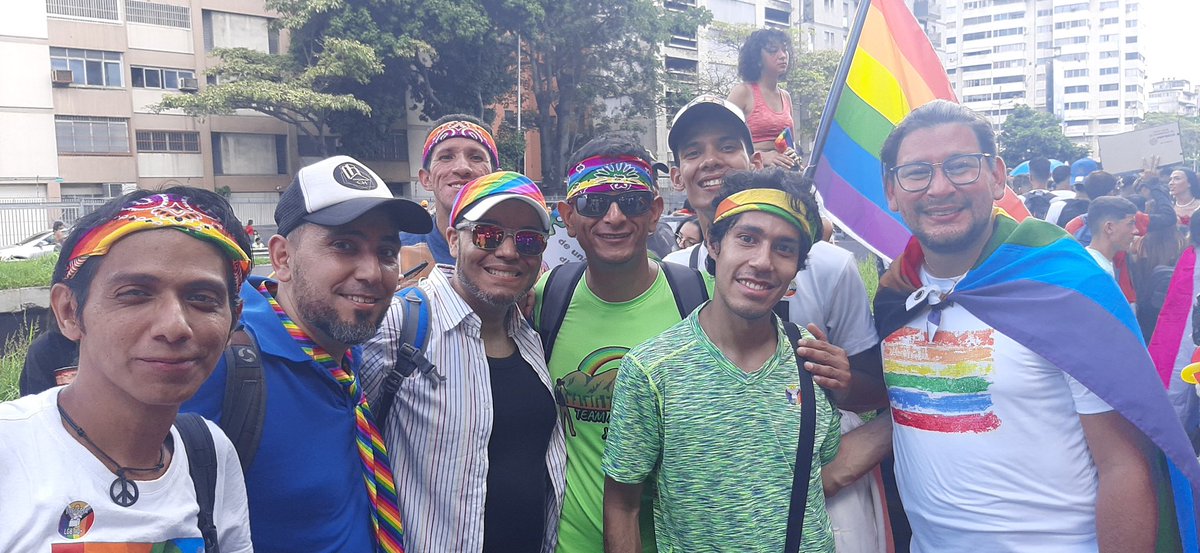 ACCSI_VIHSIDA's tweet photo. Los activistas de @Venediver presentes en la Marcha Nacional del #OrgulloVzla2023 en #Caracas https://t.co/USisAaOPJT