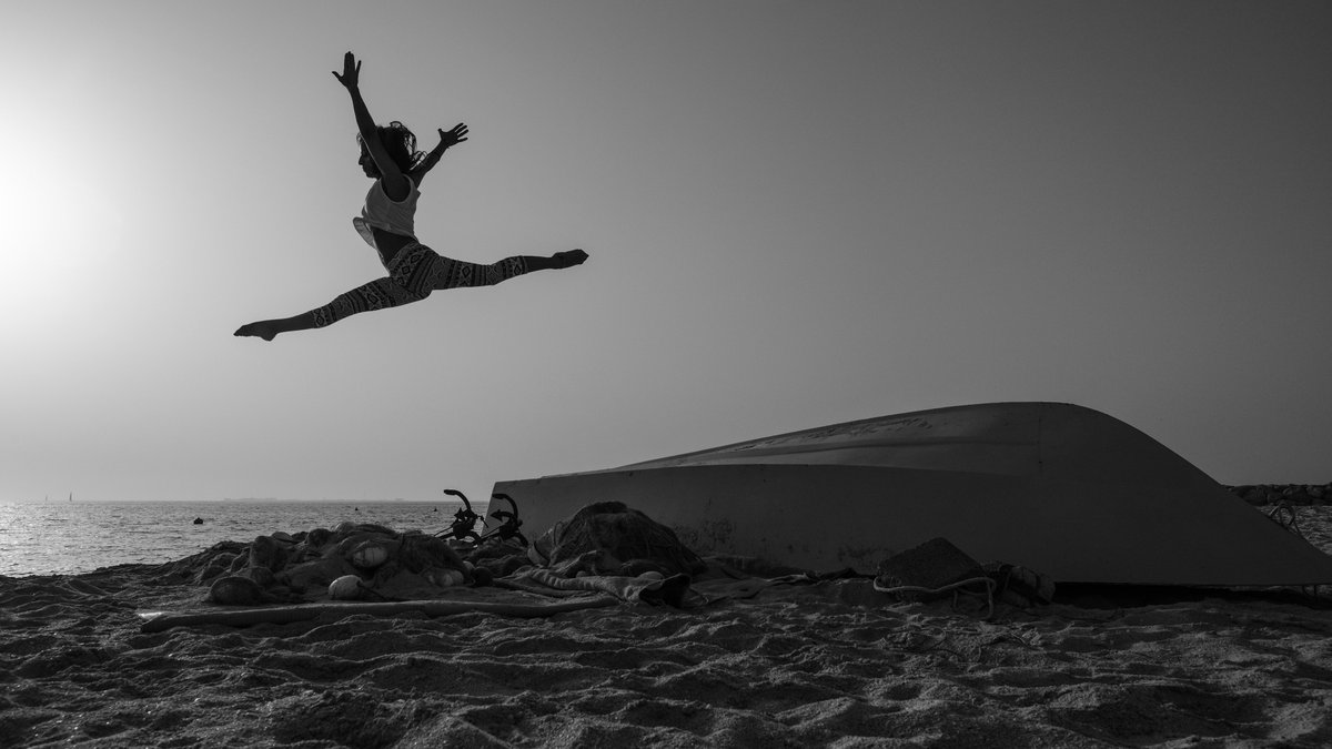 #gymnastics #sports #beach #blackandwhite #monochrome #monochromatic #Olympic_Games #beach #athletic #athleticbody #jump #perfect #boat #performance #PerformanceIsAnAttitude #dance #Dancer #DanceFit #beachlife #beachgirl