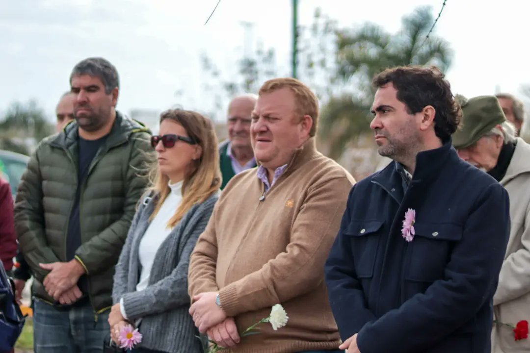 UnionxAreco's tweet photo. Memoria, verdad y justicia. 🤍
Un año más recordamos a los Mártires Palotinos en la plazoleta en su homenaje.
Esta mañana acompañamos a la Com. Mártires Palotinos de Areco en el clásico acto para mantener viva la memoria de los 5 y decir #NuncaMás al terrorismo de Estado. https://t.co/h4919H9COa