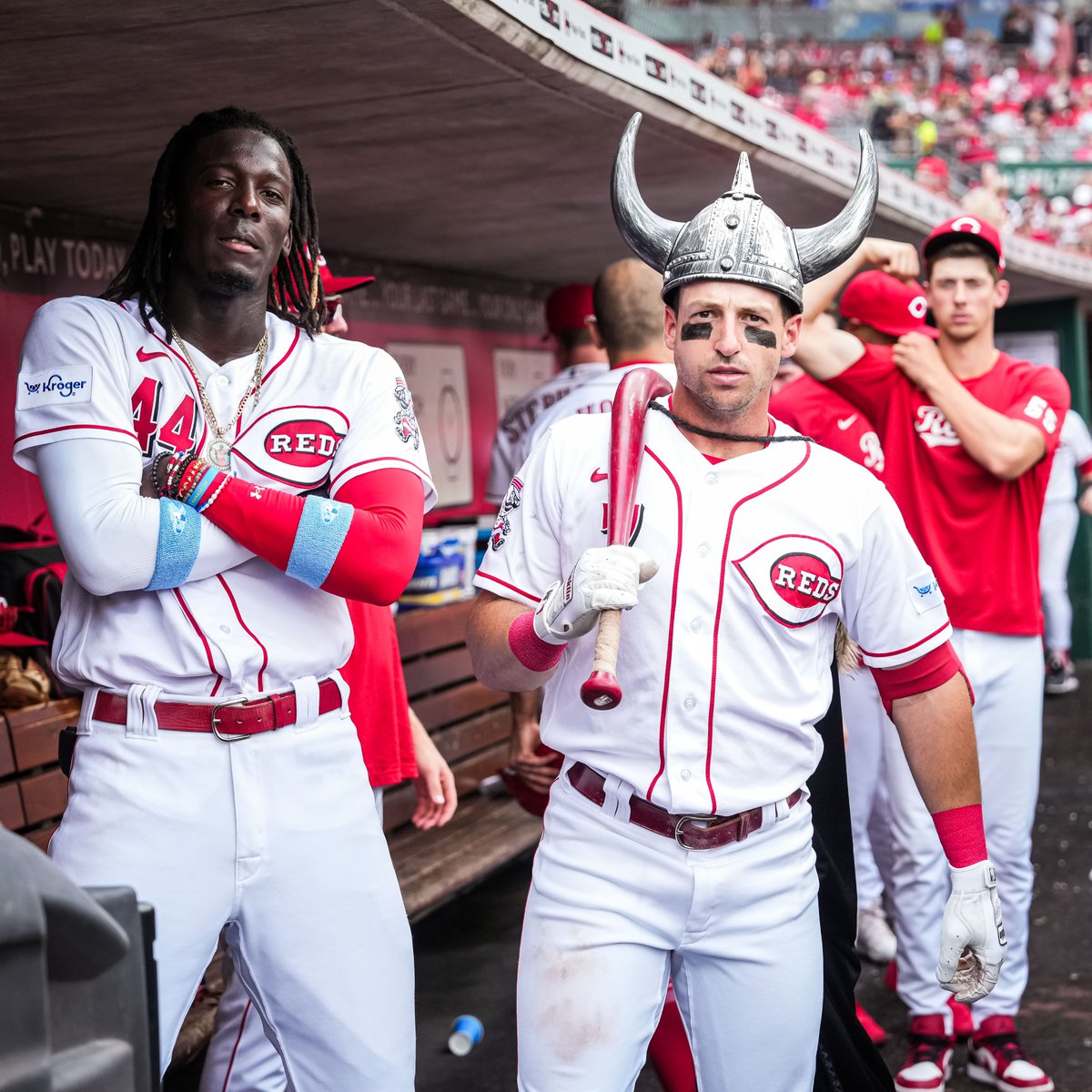 Big fan of the home run pose pics.

Also, big fan of Elly always joining in on the home run pose pics.