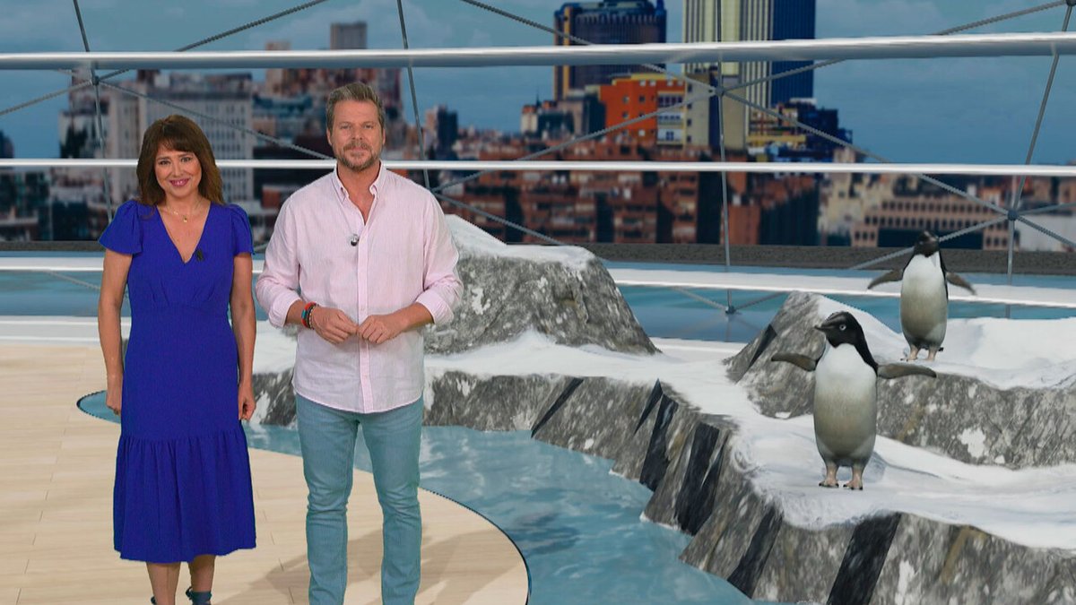 🐧 🐧Del calor del verano de Madrid, al frío del pingüinario de Faunia. Nos vamos de celebración para conocer a los 13 polluelos de pingüino que acaban de nacer.
#DisfrutaMadridTM <a href="/gonferre95/">Gonzalo Ferreño</a>
📲  Toda la información en la web ▶ dozz.es/zhe9i2