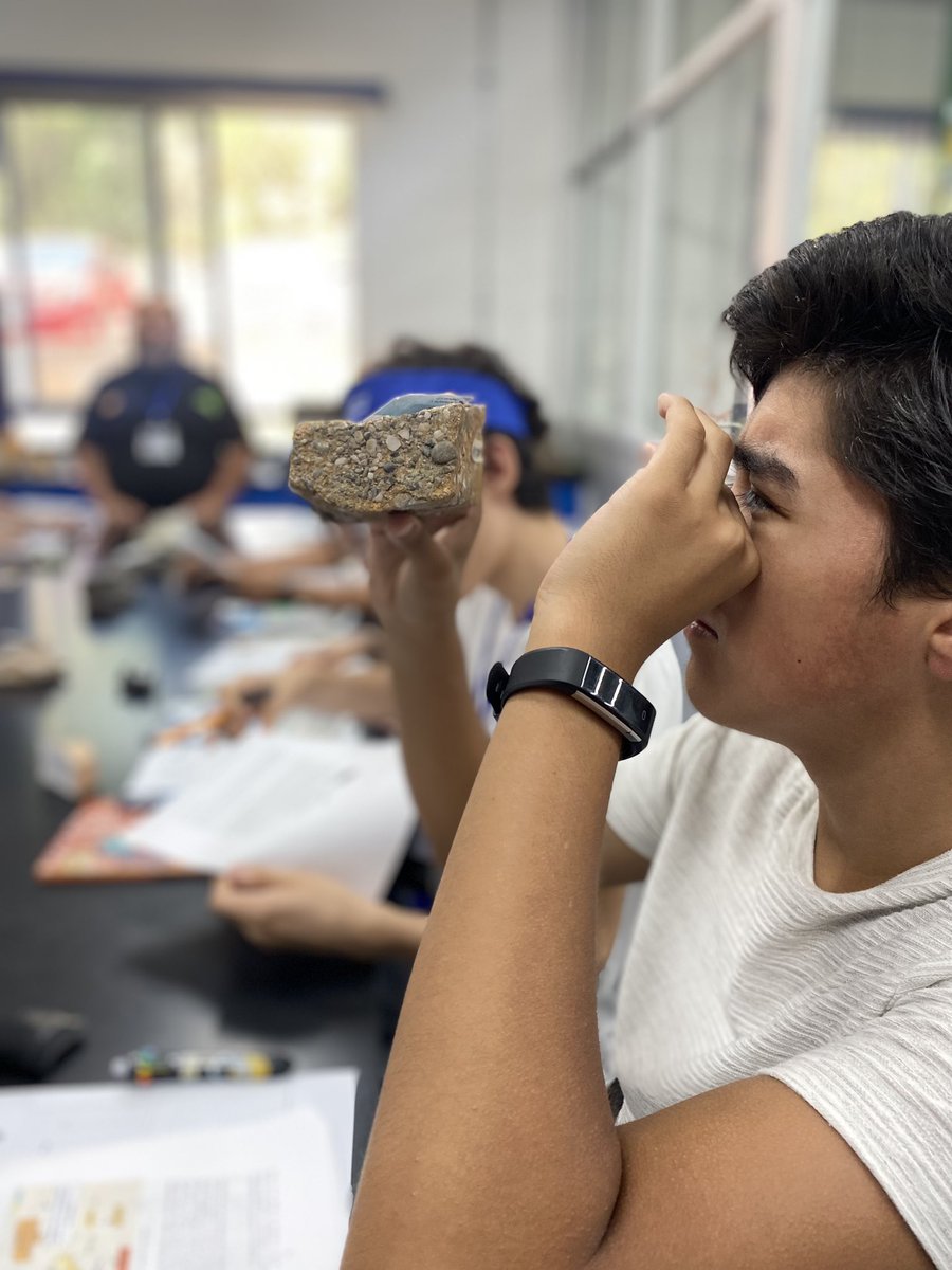 PRISMATIC_MX's tweet photo. ¡La liga de la ciencia continúa con actividades! El día 3 la división de Geociencias Aplicadas nos abrió sus puertas 🌋. Gracias Geociencias ¡nos encantó! #geocienciasaplicadas #prismatic #ligadelciencia #ipicyt https://t.co/5ZKpy90qxN