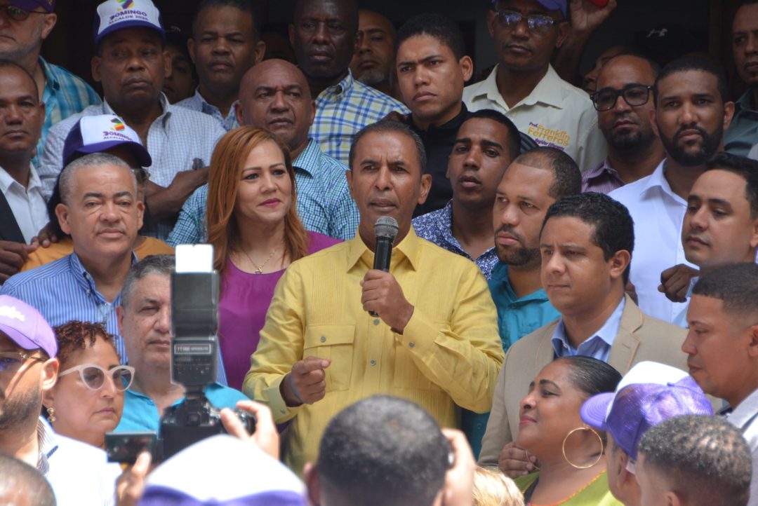 PLDenlinea's tweet photo. #PortadaPrincipalPLD | Entusiasmo, alegría y camaradería predominan en el proceso de inscripciones precandidaturas en el Partido de la Liberación Dominicana.

AMPLIAR:
https://t.co/GSiCo45ZIo vía @VanguardiaRD https://t.co/X4quTswkM2