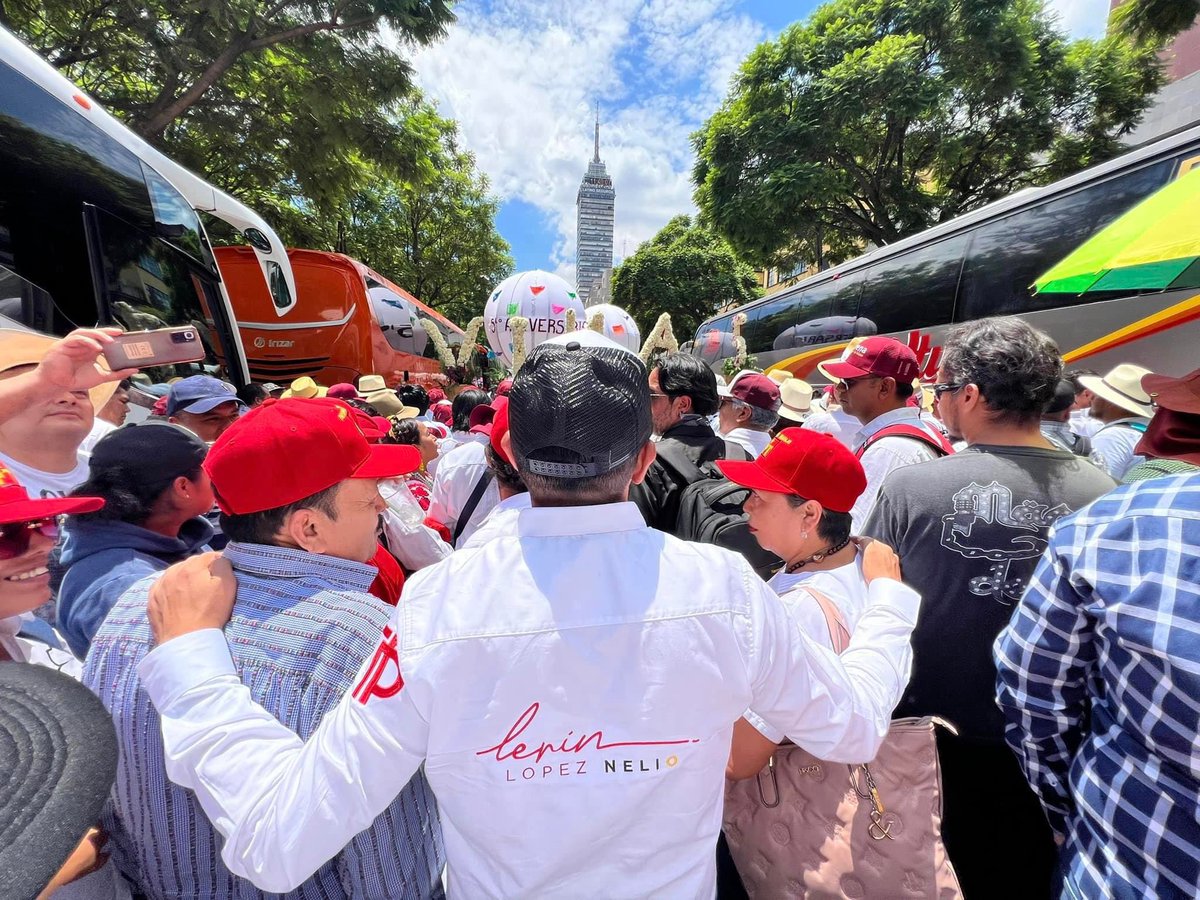 lopezneliolenin's tweet photo. ¡Con el pueblo todo, sin el pueblo nada! 

El #PoderTerritorial del @PTnacionalMX acompañó al Presidente Obrador en el 5o aniversario de su triunfo, de la victoria del pueblo y el inicio de la #4T

Seguiremos luchando porque continúe la #4taTransformación en el 2024.

¡Viva AMLO! https://t.co/RAxvA4MgQA