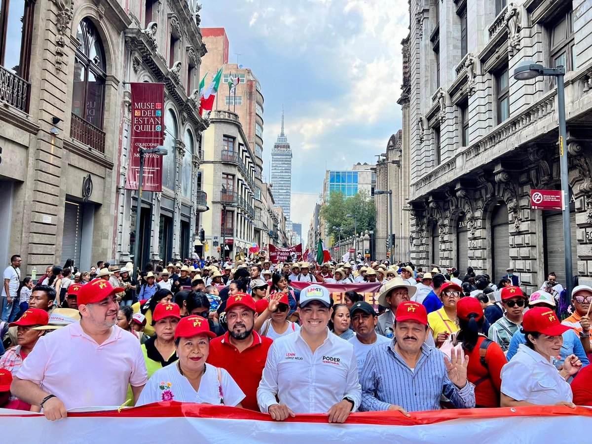 lopezneliolenin's tweet photo. ¡Con el pueblo todo, sin el pueblo nada! 

El #PoderTerritorial del @PTnacionalMX acompañó al Presidente Obrador en el 5o aniversario de su triunfo, de la victoria del pueblo y el inicio de la #4T

Seguiremos luchando porque continúe la #4taTransformación en el 2024.

¡Viva AMLO! https://t.co/RAxvA4MgQA