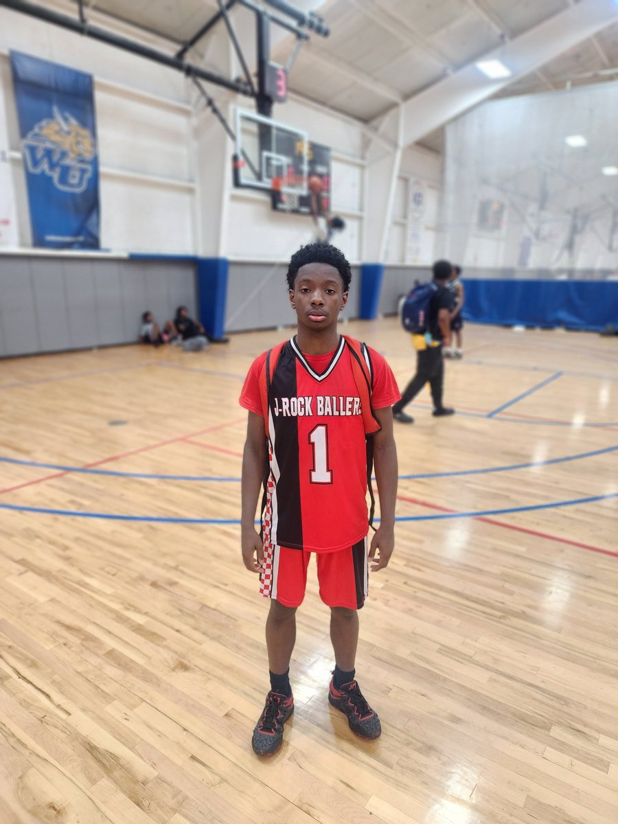 2025 Donovan Meads of J-Rock Ballers is very quick and shifty with the ball in his hands. Donovan is one of the fastest players with the ball which makes it easy for him to lead the transition, get paint touches and get easy buckets at the basket. #RumbleInTheLou #Threathoops