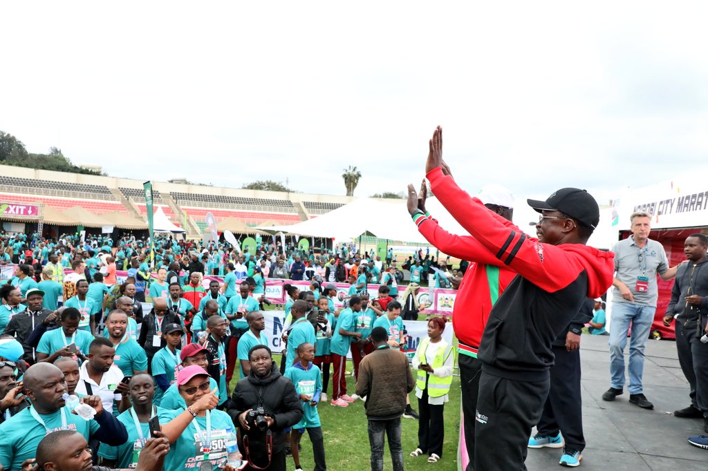 moyasa_ke's tweet photo. And as usual, the ministry set up the #HustlaBazaar for local traders to sell their products and services, leveraging the pull of the marathon. And true to its mantra of Mbio, Biz na Sherehe, there was plenty of music, dance and good time for the participants  to savour. https://t.co/f1bq8SdaHy
