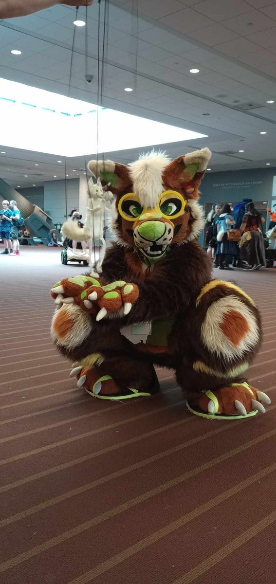 trash_monarch's tweet photo. LA CREATURA
.
#furry #furries #fursona #furryart #anthrocon #Anthrocon23 #fursuit #puppet #marionette #lacreatura https://t.co/B64Gh4t2HX