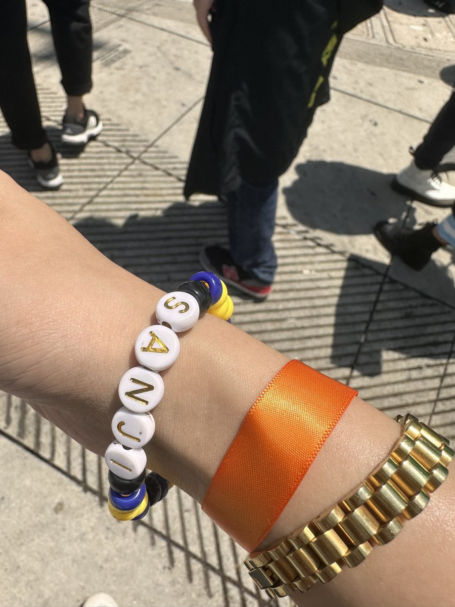_connyr's tweet photo. shoutout to the sweetest cutest @darumacato who gave me this sanji bracelet because of my clear obsession for sanji 🥹🥹 https://t.co/MVLKNIGSgF