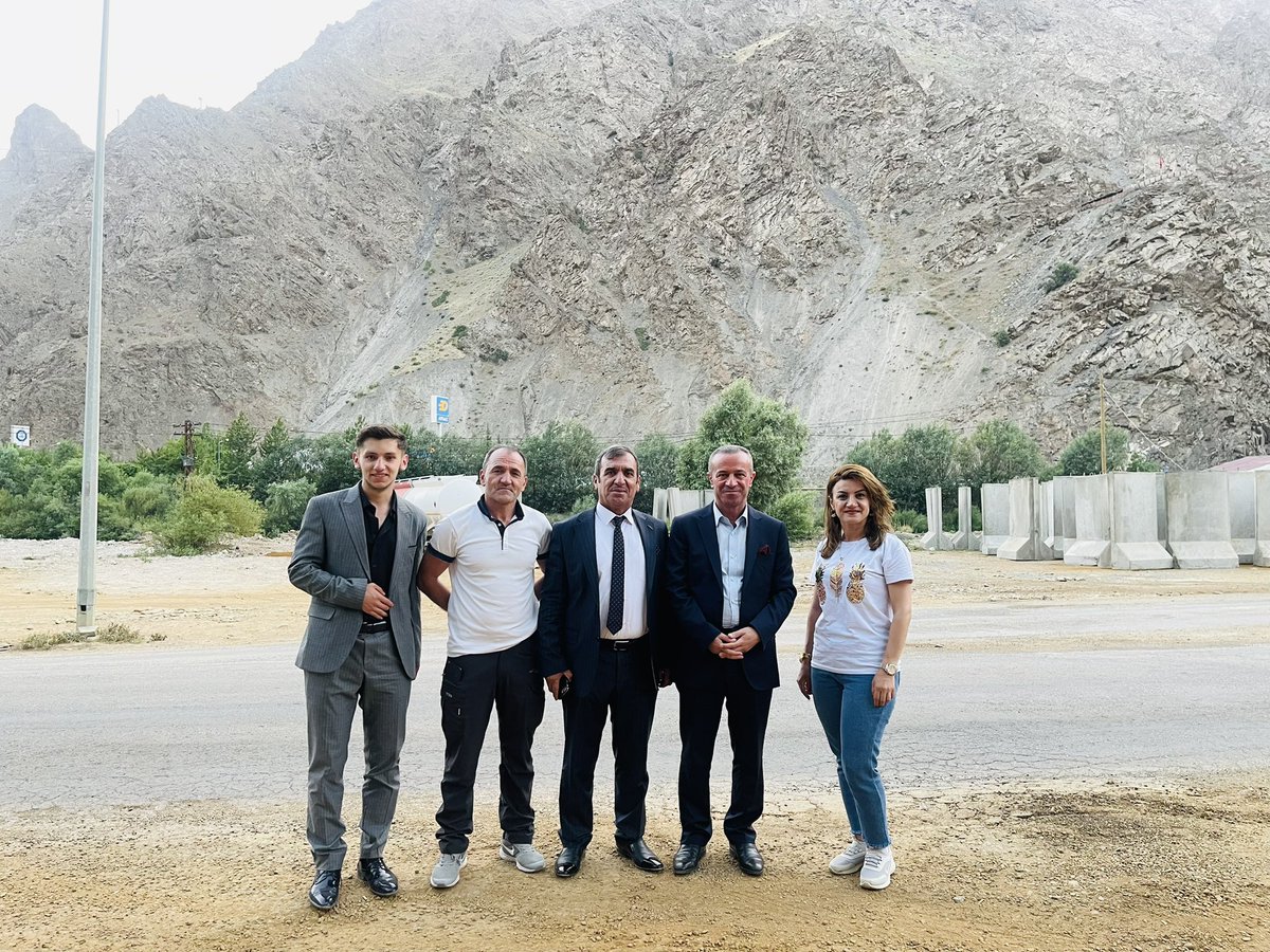 Van’dan tebrik ziyaretimize epey bir zamandır gelmek isteyen, Aşiretimizin ileri gelenlerinden akrabam İdris KURT beyle düğün ziyaretleri esnasında görüşmek nasip oldu. 

Kendisine, ailesine ve tüm akrabalarımıza şükranlarımı sunuyorum. 

Rabbim kardeşliğimizi daim eylesin.🤲