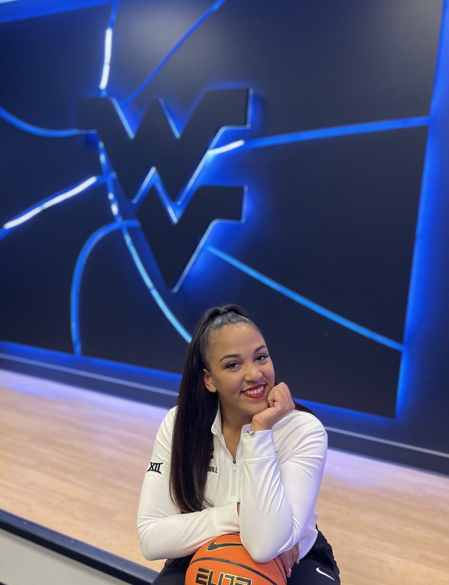 CoachMissaA's tweet photo. Rocking that WV! 💙 @WVUWBB https://t.co/mWDt7iokqp