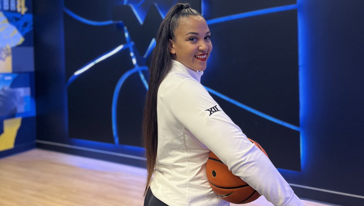 CoachMissaA's tweet photo. Rocking that WV! 💙 @WVUWBB https://t.co/mWDt7iokqp