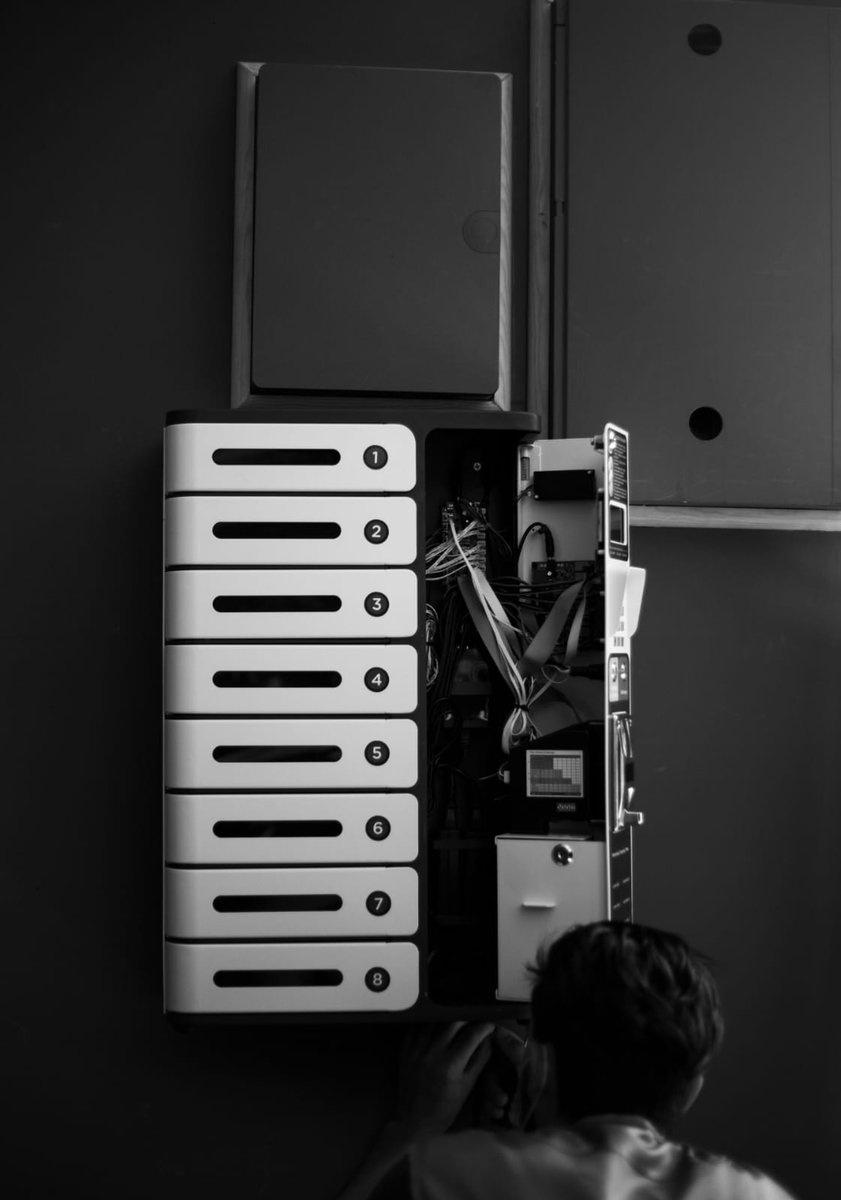 caleb_info's tweet photo. 📲🔋 Enhancing User Experience! Our Mission to Expand Cellphone Charging Stations in South Africa #ImprovedUsability #StayPowered https://t.co/BG6Rcs6lDa