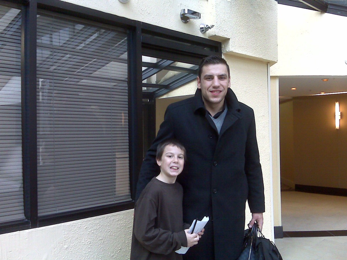 lijoza's tweet photo. Welcome home!!!! @NHLBruins 
2012 https://t.co/FEYEtFdaVm