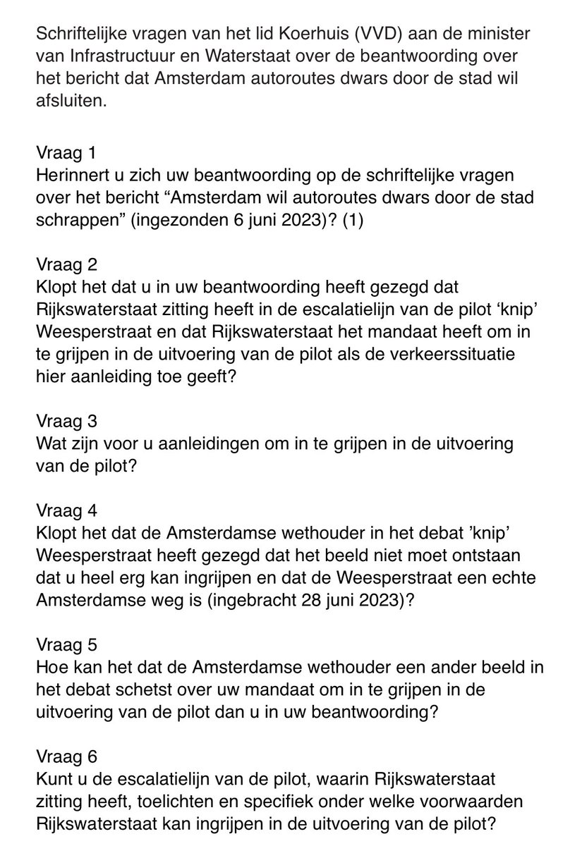 danielkoerhuis's tweet photo. De meeste mensen kiezen voor de auto en hebben de auto gewoon nodig. We zien dat gemeente Amsterdam het binnenstedelijk autoverkeer gewoon afwentelt op de Ring A10. De Amsterdamse wethouder lijkt de minister tegen te spreken. Ik heb kamervragen gesteld om dit op te helderen. https://t.co/Bm1lNidiDu