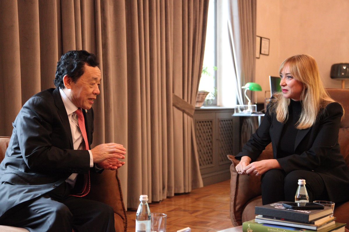 Urime Qu Dongyu për rizgjedhjen si Drejtor i Përgjithshëm i FAO. 
Marrëdhëniet e partneritetit mes dy institucioneve tona do të forcohen &amp; më tej, ku po punojmë për avancimin e agjendës për zhvillim të qëndrueshëm të bujqësisë &amp; rritjes së aksesit në tregjet ndërkombëtare.