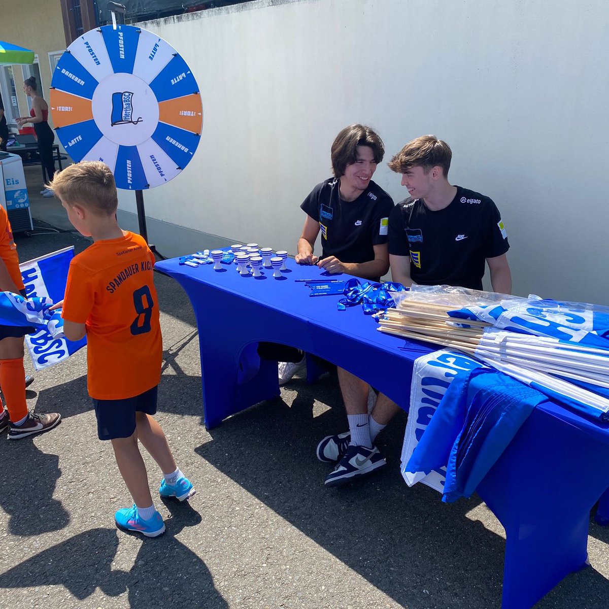 DANKE! 😘

➡️ Toller Tag, tolle Matches an der Konsole, tolle Supporter getroffen und kennengelernt. Besser geht es nicht. 🫶🏽

Danke an unserem Partner HWP für den besonderen Tag. 🎮

Bis bald 👋🏽 

#BSCeSport #HaHoHe