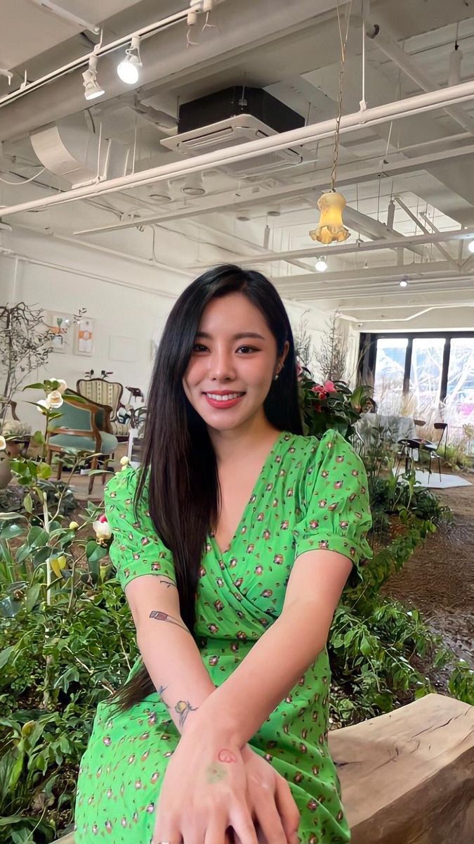 wheeinthesea's tweet photo. your gallery if mamamoo wheein was your girlfriend

- a thread https://t.co/42Ni5lLHCV