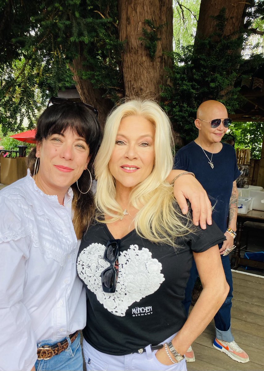 Great to meet Sam Fox today ! What a wonderful weekend it’s been )) 😊🌈