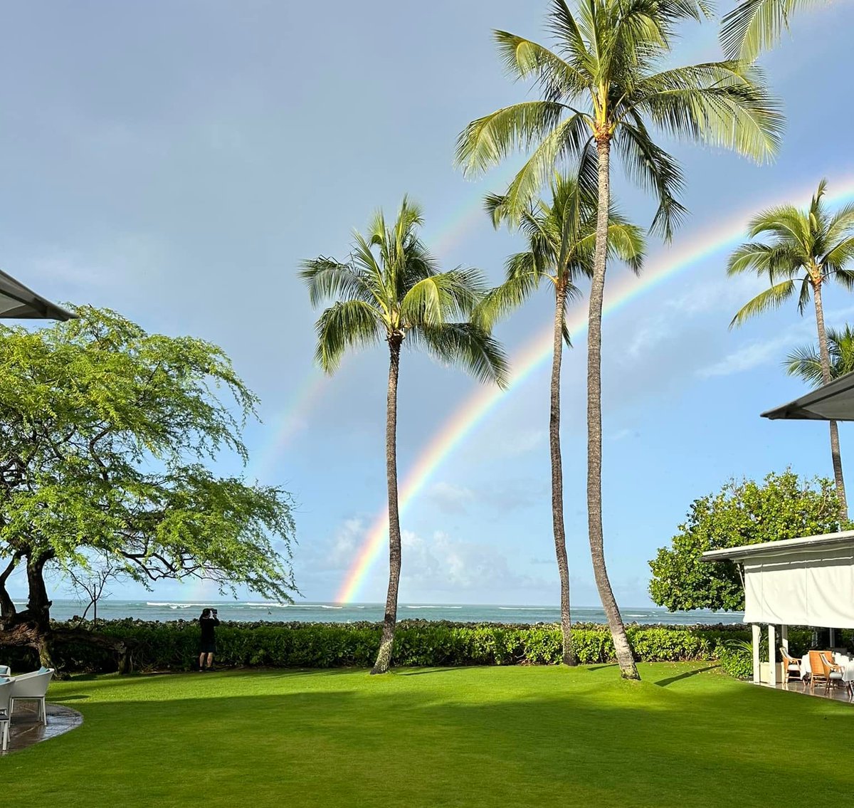 HalekulaniHotel's tweet photo. Red, White and Halekulani Blue 💙

We hope you're spending the long weekend in true Halekulani fashion: soaking up the sunshine and taking in breathtaking beach views.

📷: @darrenmerlob via IG https://t.co/sC61JQ0NB9