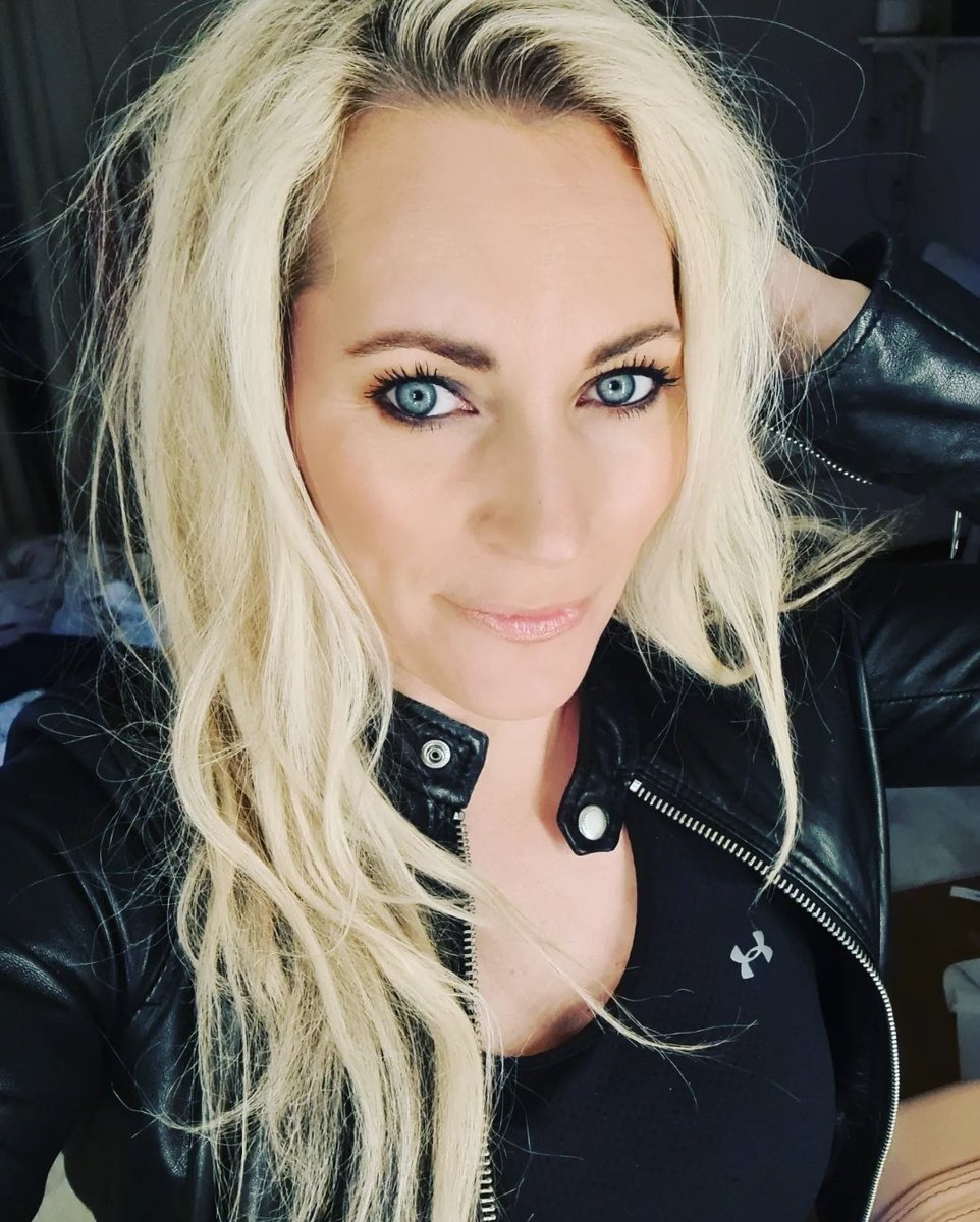 Have a great Sunday everyone!💛

#weekend #work #music #countrymusic #singer #sweden #nashville #howiloveyou #ellinorspringstrike