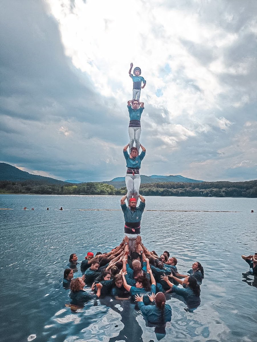 Avui dia esperxat complet! Aquesta tarda, hem fet el ja tradicional assaig a l’estany que marca el final del primer tram de temporada.

Per primer cop, pilar de 5 dins l’Estany de Banyoles! Quin goig!!