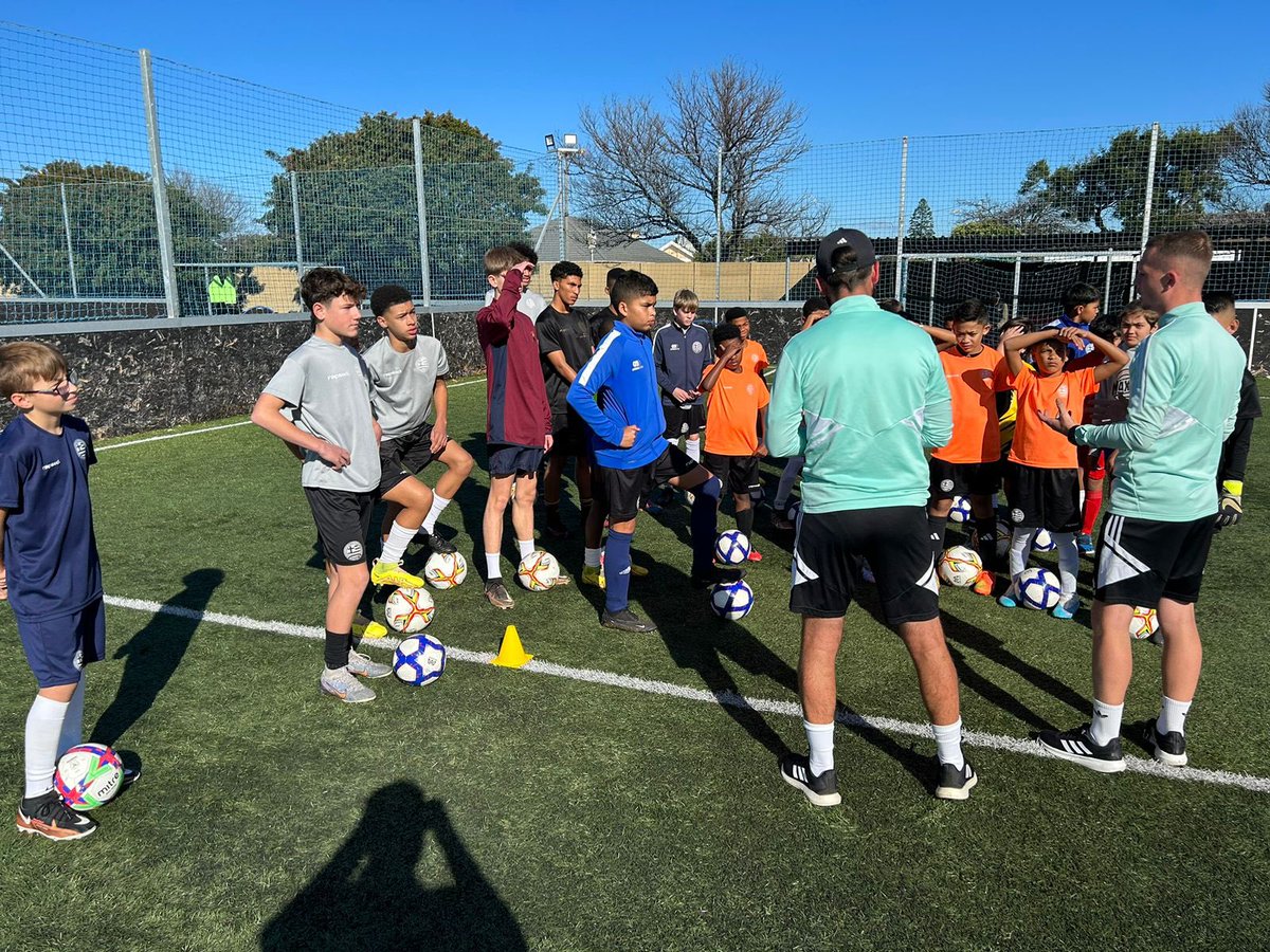 CelticSocAcad's tweet image. 🍀🇿🇦 our first ever camp in the stunning city of Cape Town! 

Day 1, in partnership with @transition_fc we held a parents &amp;amp; player presentation followed by some coaching sessions on the pitch! Brilliant first day! 

#CelticFC #TransitionFC #CapeTown