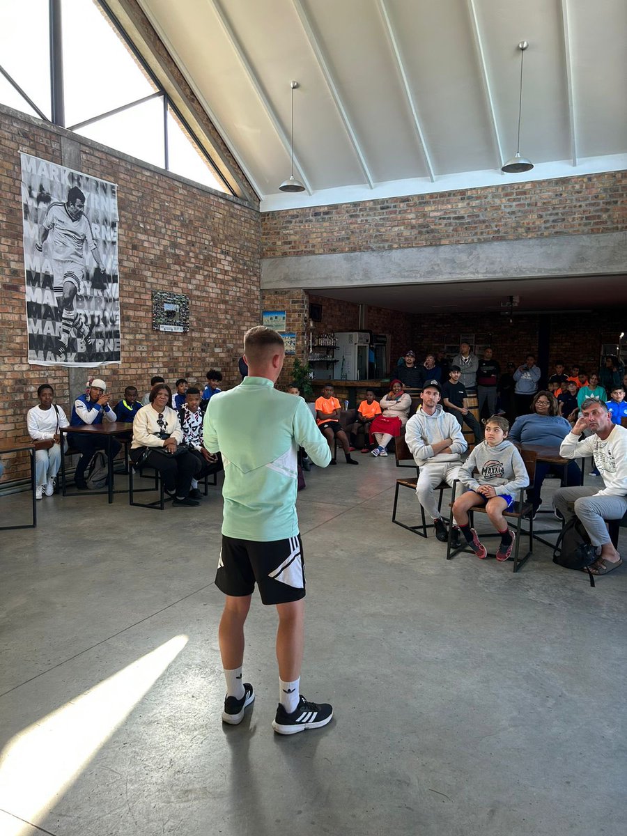 CelticSocAcad's tweet image. 🍀🇿🇦 our first ever camp in the stunning city of Cape Town! 

Day 1, in partnership with @transition_fc we held a parents &amp;amp; player presentation followed by some coaching sessions on the pitch! Brilliant first day! 

#CelticFC #TransitionFC #CapeTown