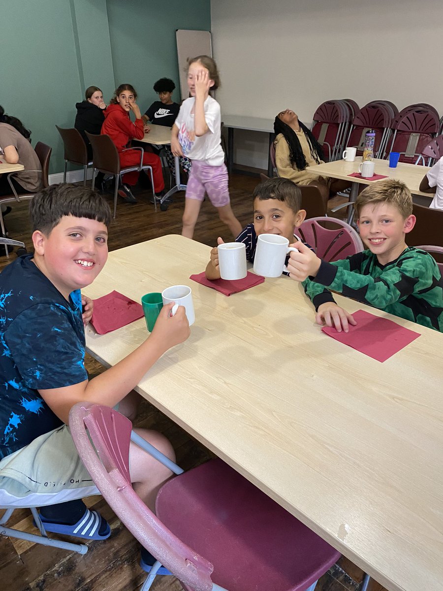 Y6oakclass's tweet photo. Hot chocolate and a biscuit before bed https://t.co/1bV5kSwIiA
