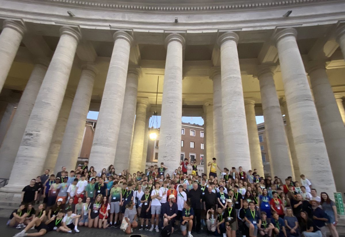 StRRCCollege's tweet photo. We have officially made it to The Vatican City! #schoolinrome https://t.co/Ptv6TJ355k